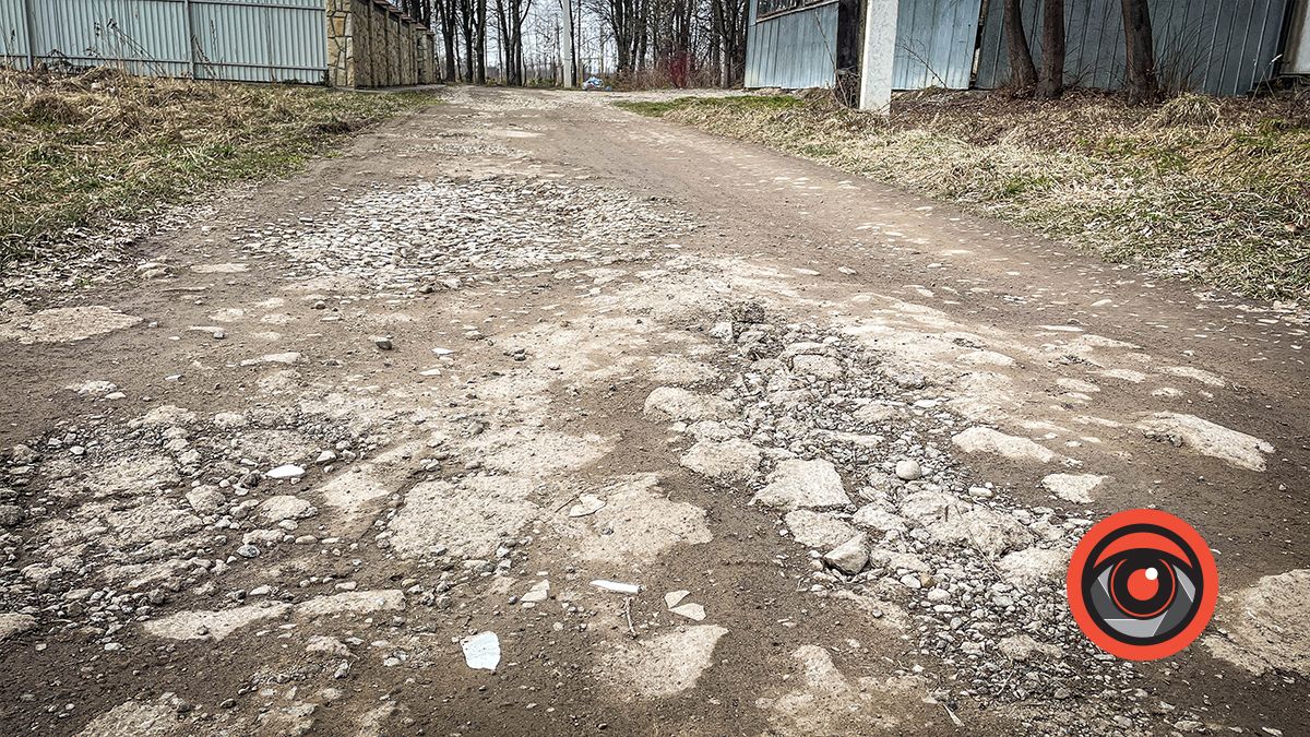 Коломияни просять облагородити вулицю Скоропадського 8