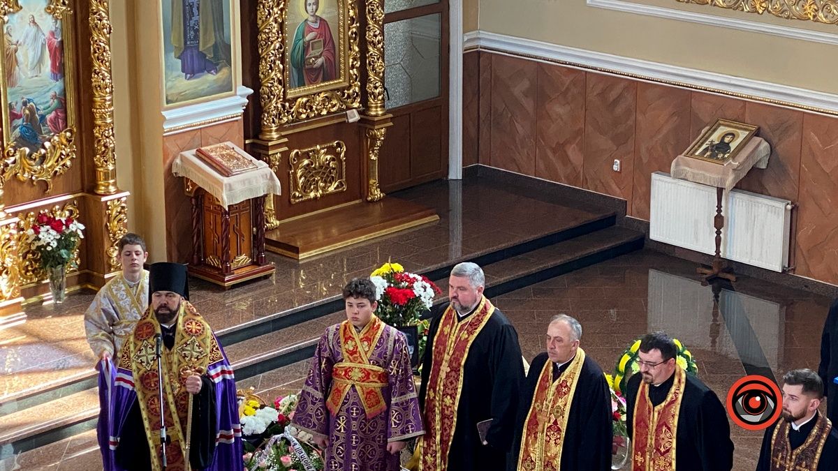 У Коломиї провели в останню дорогу геніального композитора Олександра Козаренка 2