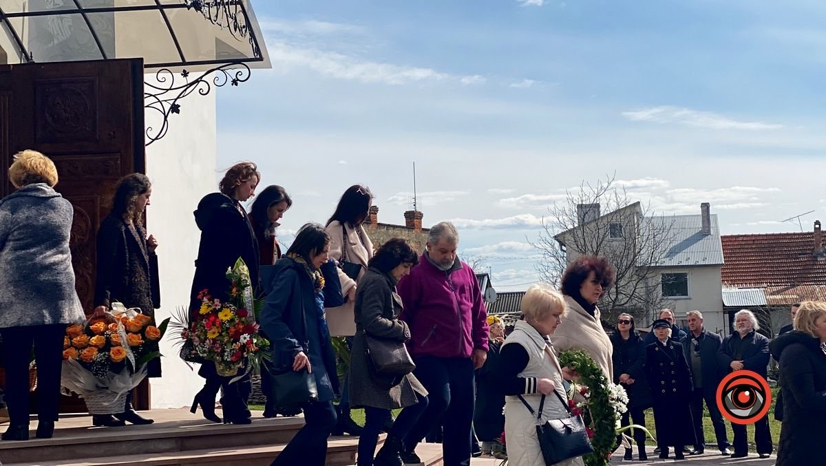 У Коломиї провели в останню дорогу геніального композитора Олександра Козаренка 5