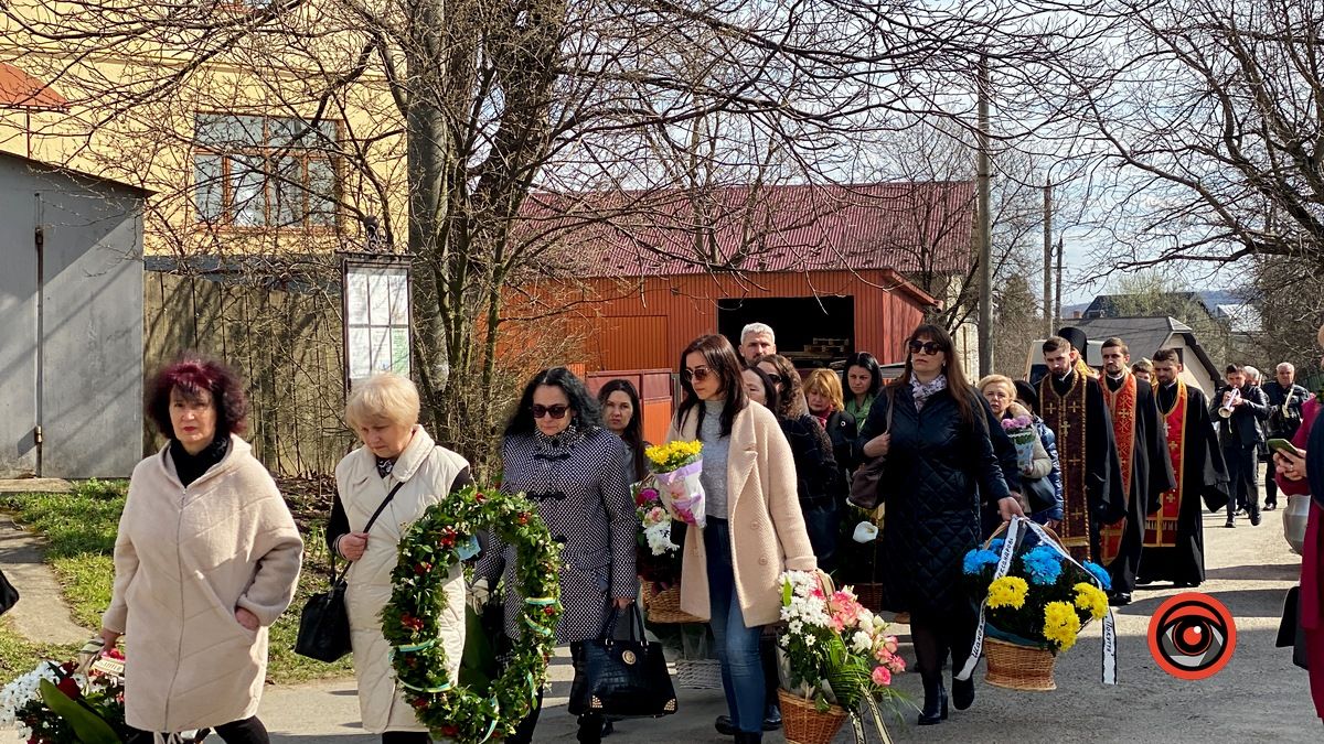У Коломиї провели в останню дорогу геніального композитора Олександра Козаренка 9