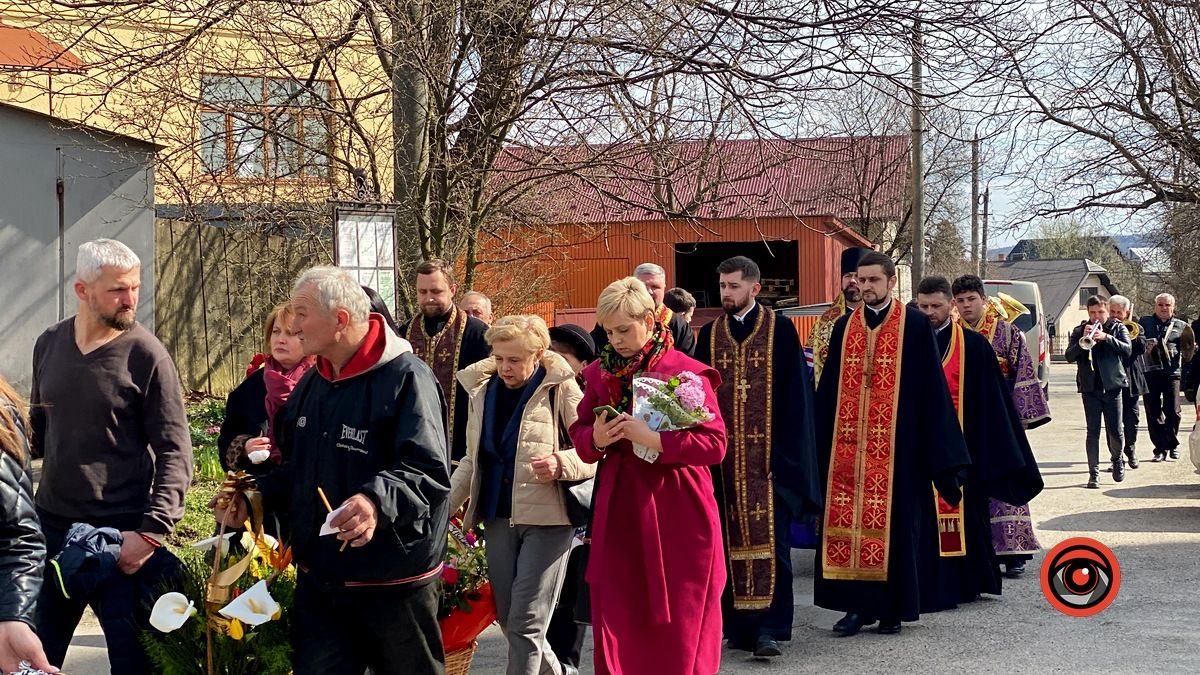 У Коломиї провели в останню дорогу геніального композитора Олександра Козаренка 10