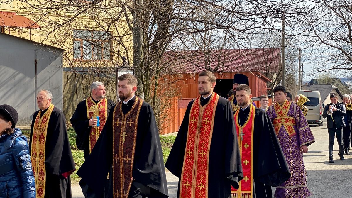 У Коломиї провели в останню дорогу геніального композитора Олександра Козаренка 11