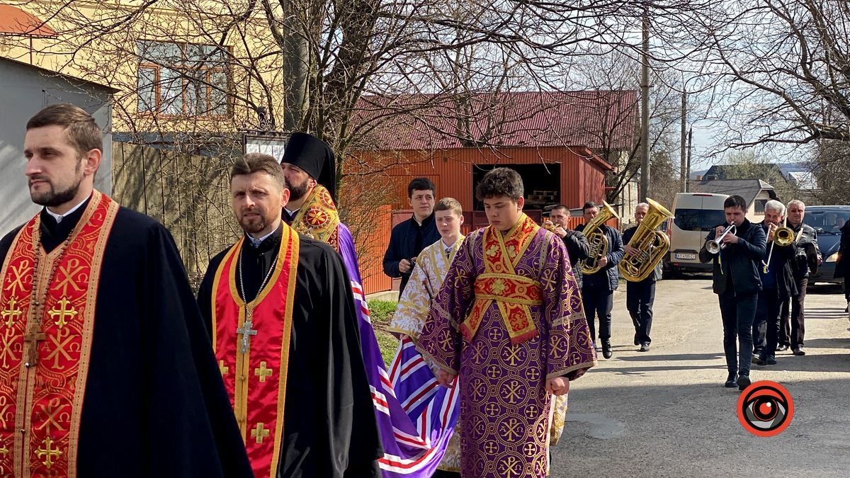 У Коломиї провели в останню дорогу геніального композитора Олександра Козаренка 12