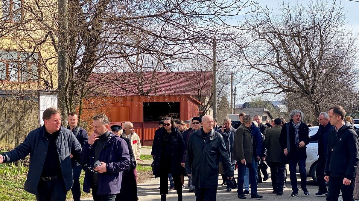 У Коломиї провели в останню дорогу геніального композитора Олександра Козаренка 14