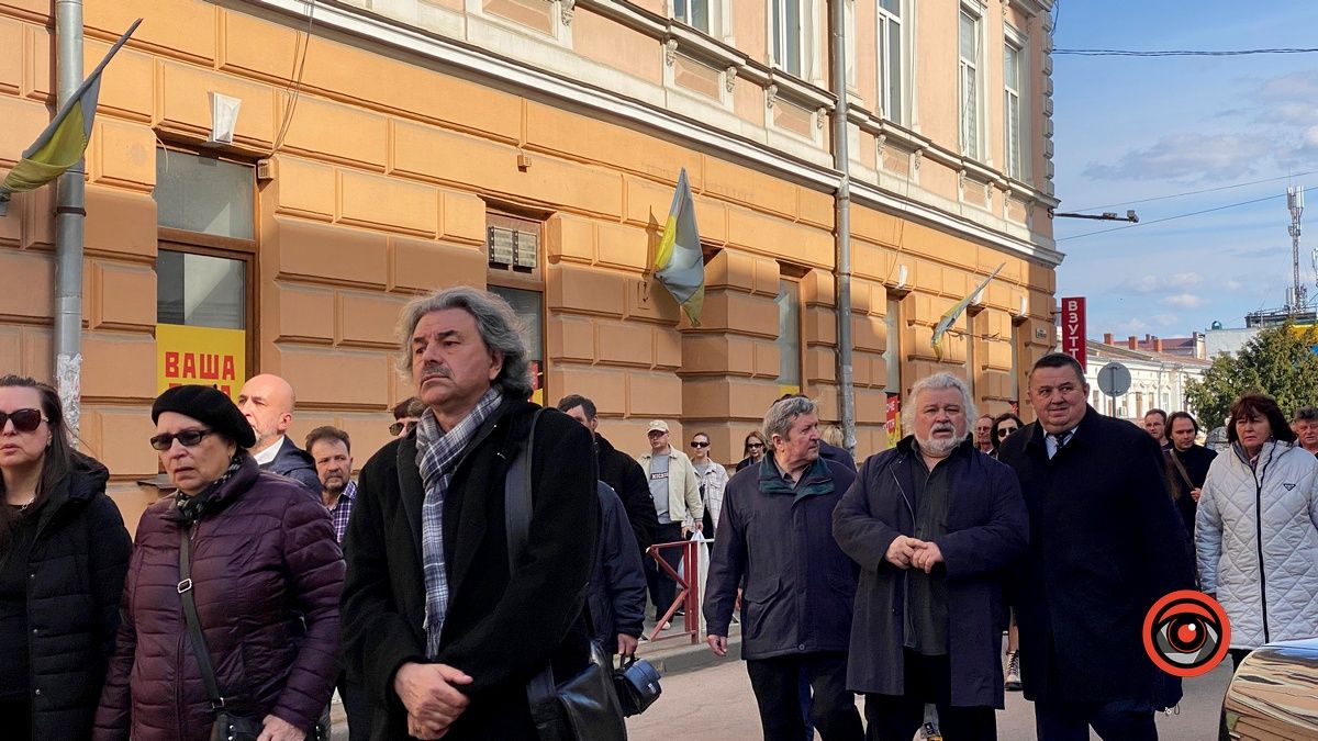 У Коломиї провели в останню дорогу геніального композитора Олександра Козаренка 15