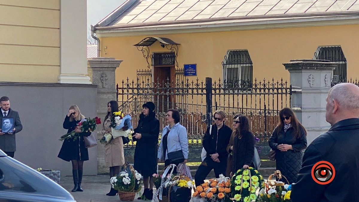 У Коломиї провели в останню дорогу геніального композитора Олександра Козаренка 18