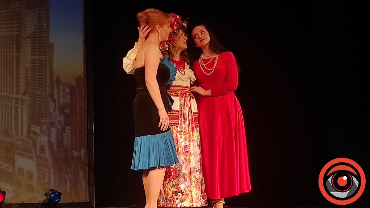 Коломийський театр дав прем'єру вистави про Квітку Цісик 2