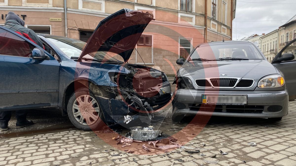 ДТП на вулиці Шевченка у Коломиї: рух ускладнений 3