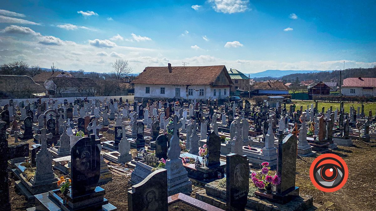 Як сьогодні виглядає могила та будинок Йосафата Кобринського у селі під Коломиєю