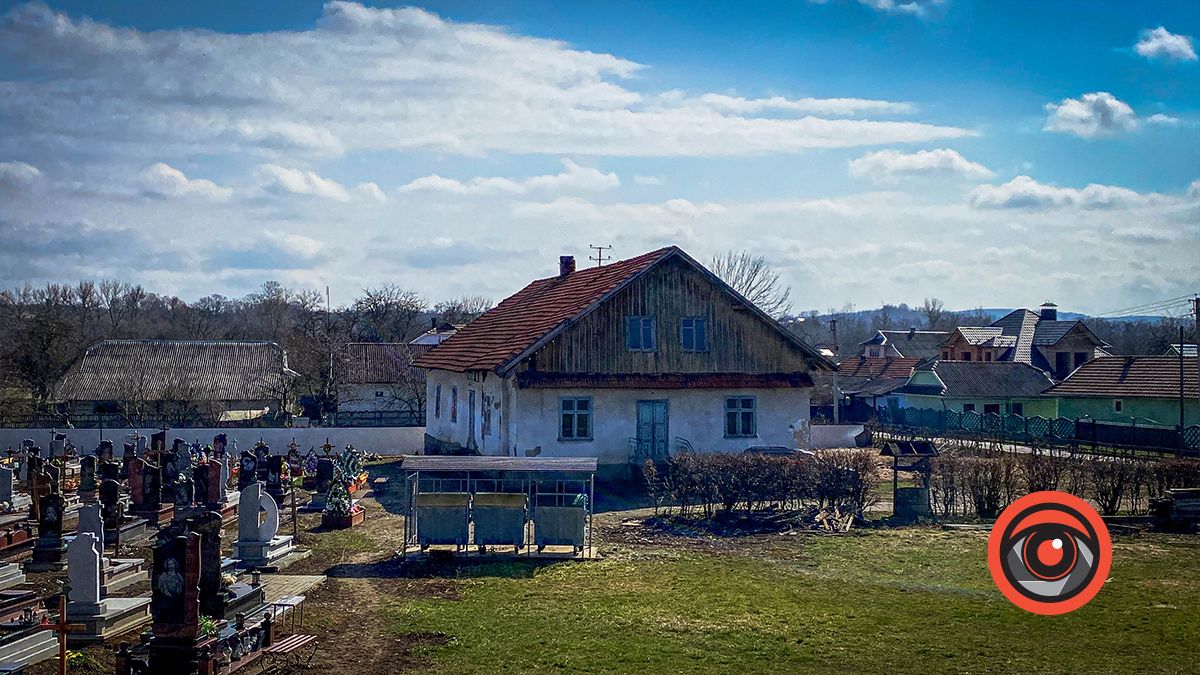 Як сьогодні виглядає могила та будинок Йосафата Кобринського у селі під Коломиєю 4