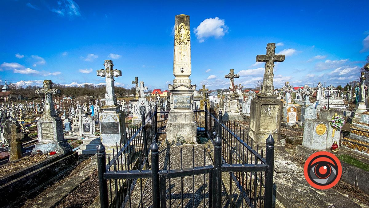 Як сьогодні виглядає могила та будинок Йосафата Кобринського у селі під Коломиєю 2