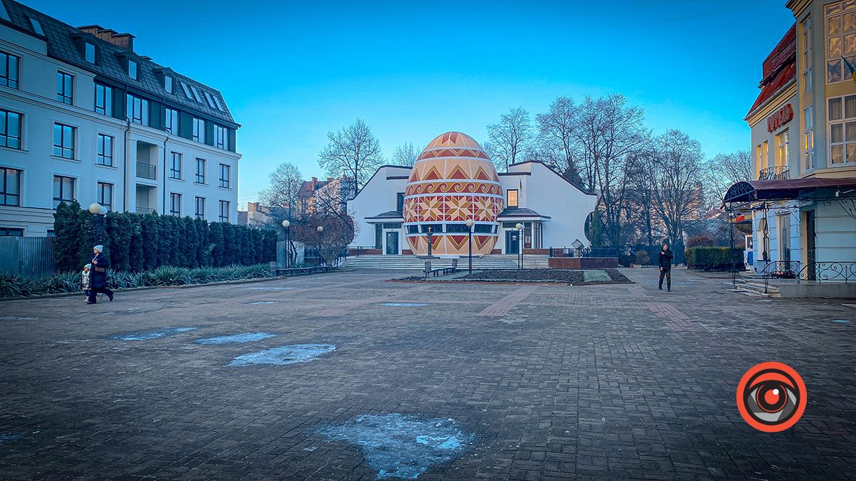 Замість туй і троянд - міскантус, липи й клени: як зміниться площа перед Музеєм писанки