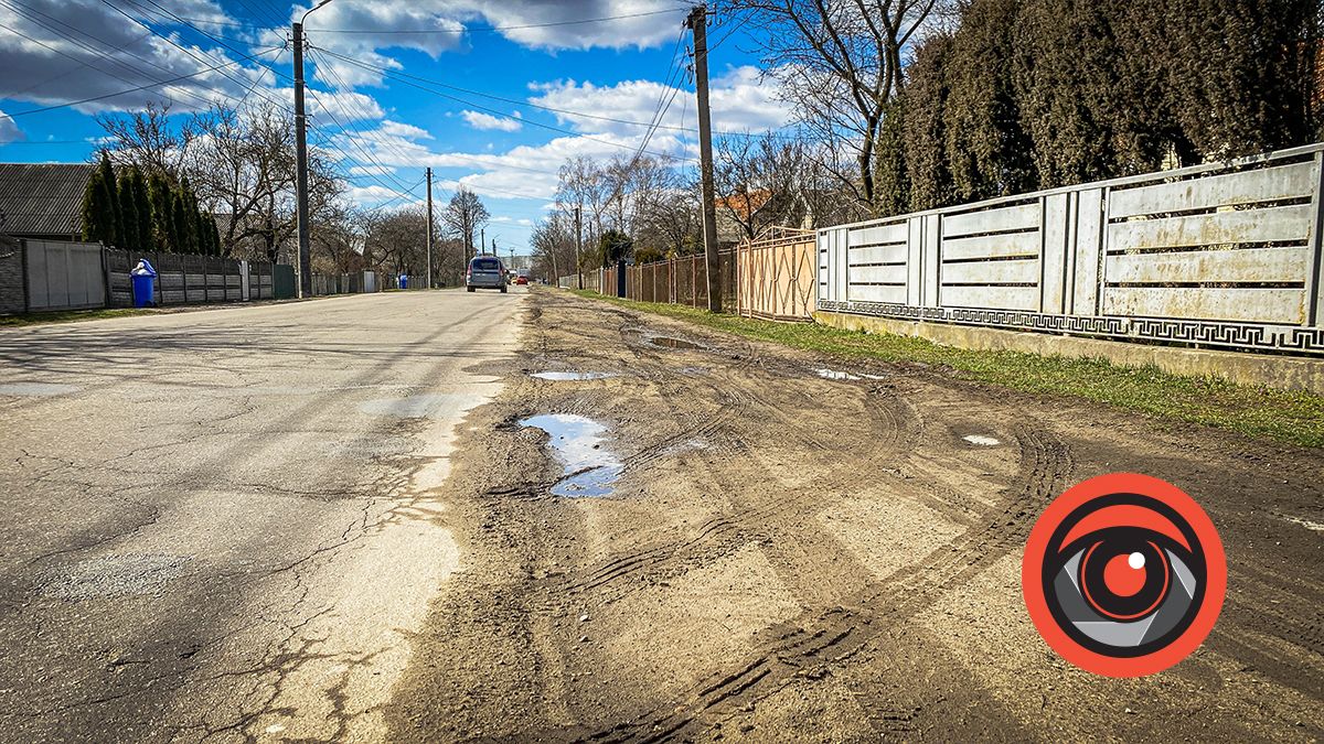 За переїздом по вулиці Петлюри немає нормальних тротуарів 1