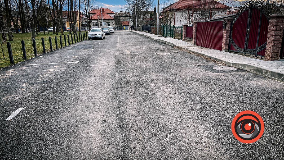 На вул. Новодворського також руйнується новий асфальт 6