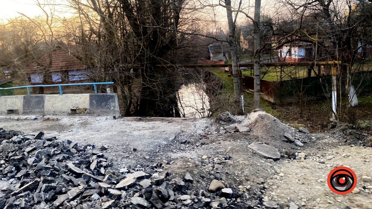 Служба автомобільних доріг ремонтує 2 мости у Верхньому Вербіжі та Кутах 4