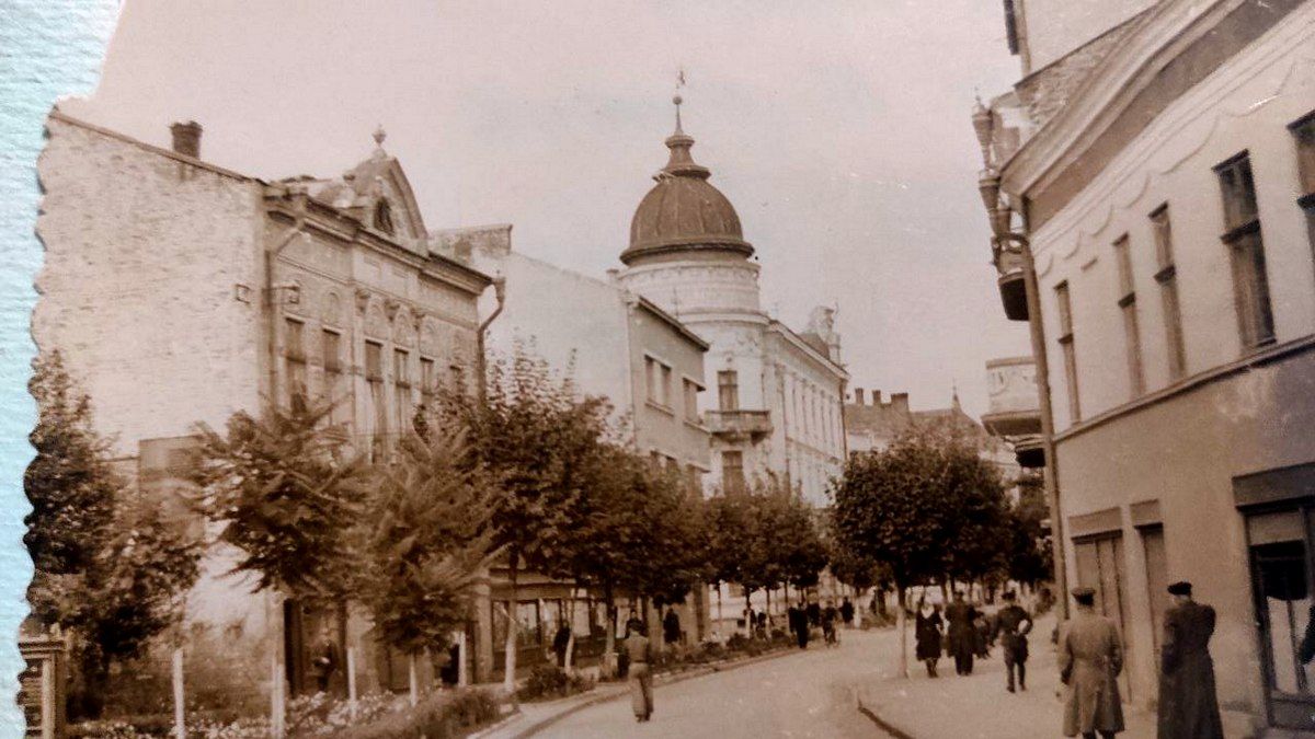 Нині - вул. Театральна
