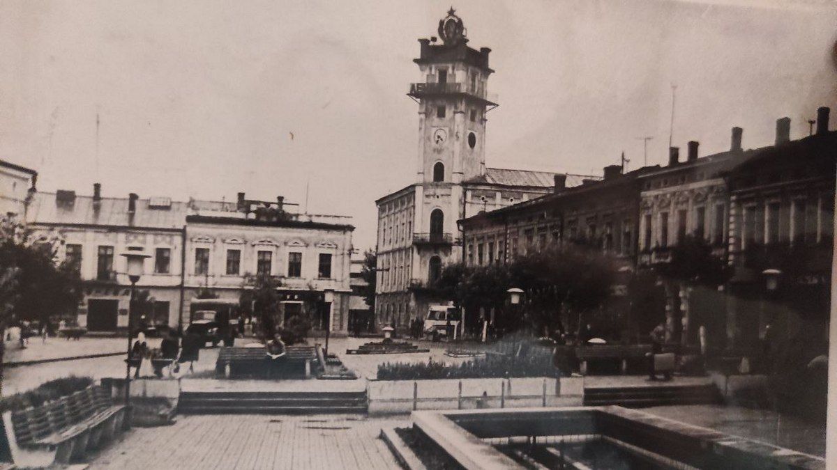 нині - пл. Відродження