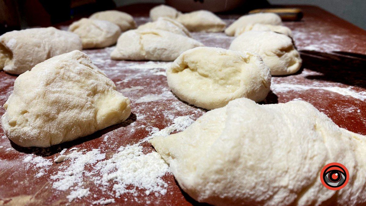 Соковиті, рум'яні та пісні булочки, які колись готувала бабуся 1