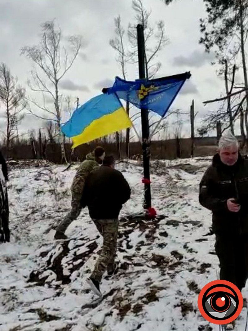 12 березня 2023 р. Пам'ятний хрест на місці загибелі Мирона Забарила між селищами Лютіж та Мощун