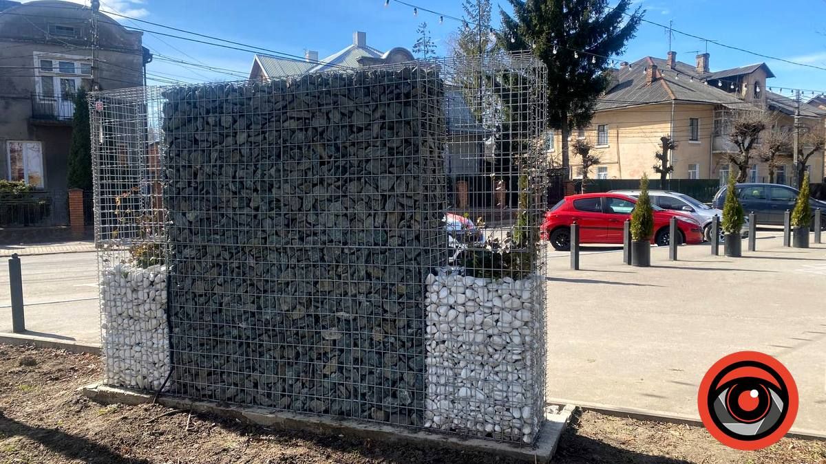 Як виглядає коломийська "клумба" за 146 тис грн 2