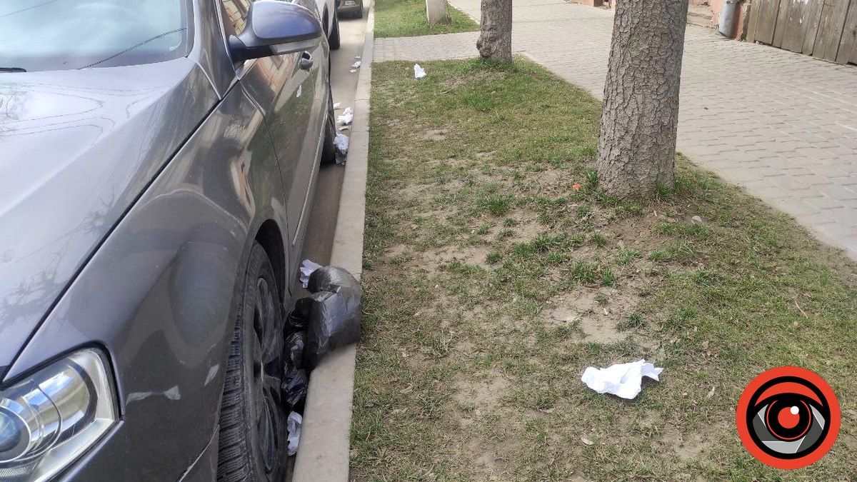 Що то було: чому по вулиці Січових Стрільців літало сміття 1