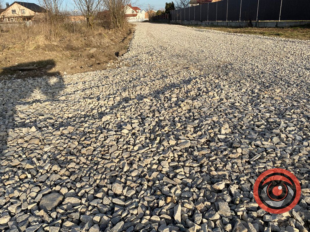 Урочище “Левади” у селі Воскресінці теж защебенили 4