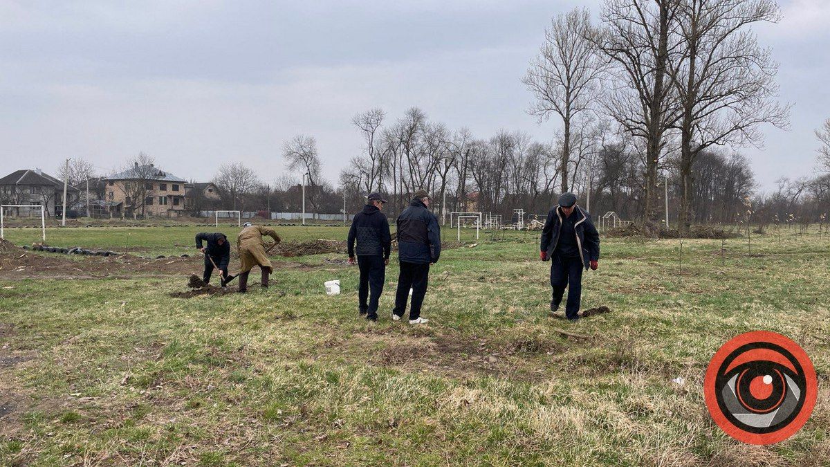 Біля Шевченківського озера висадили алею пам'яті Героїв України 3