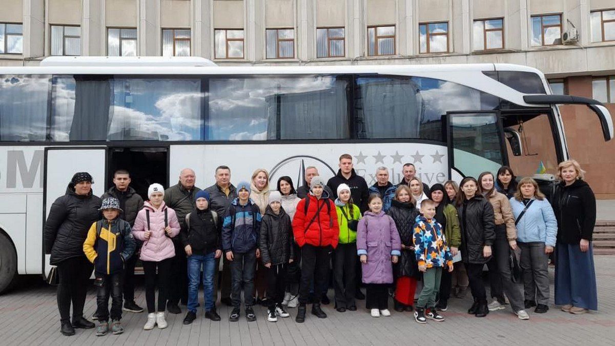 20 дітей загиблих захисників поїхали на відпочинок у Буковель 1