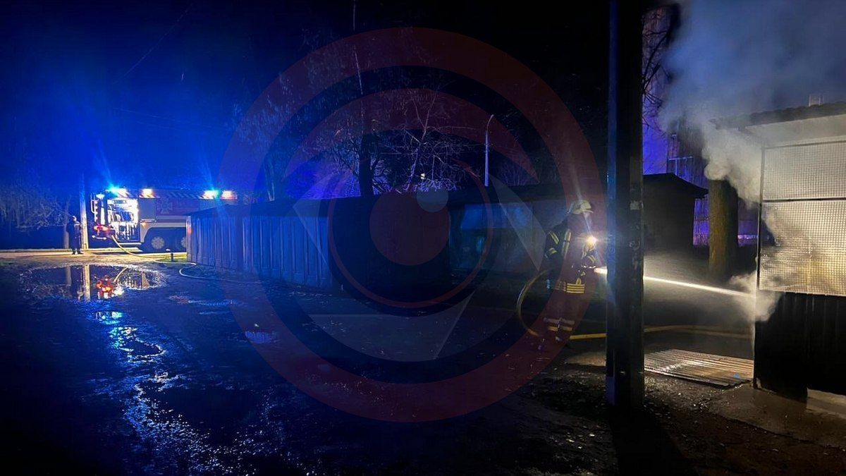 У Коломиї палали контейнери зі сміттям 2