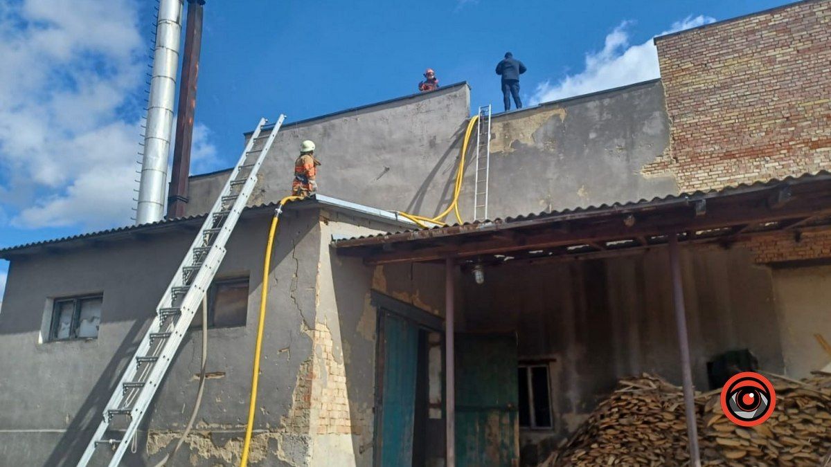 У Коломиї горіла крівля ангара 2