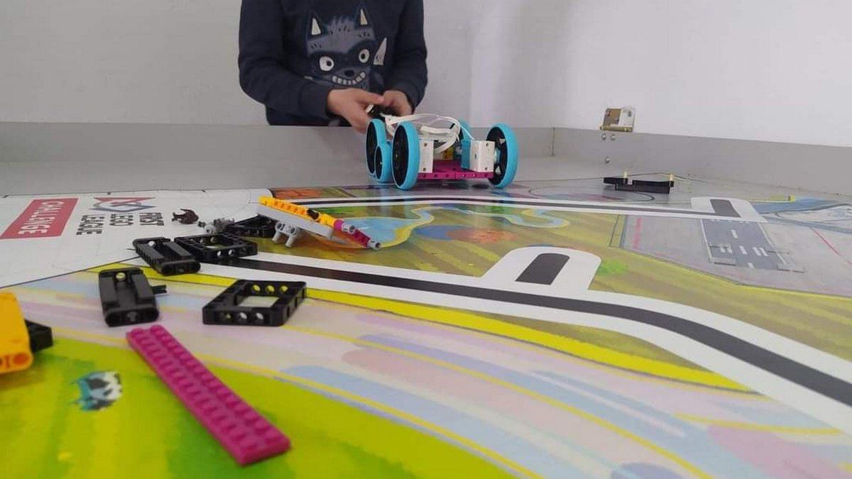 У Печеніжинському ліцеї діє гурток LEGO-робототехніки 1