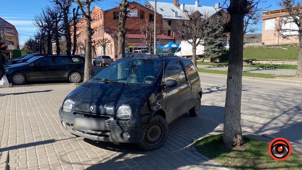 Ніби медом помазано: ще один випадок недолугого паркування у Коломиї 1