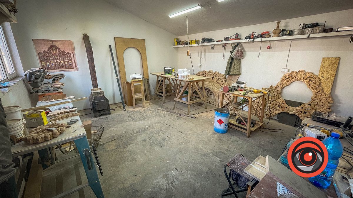 Як виготовляють іконостаси | Майстерня Романа Півторака у Косові 9