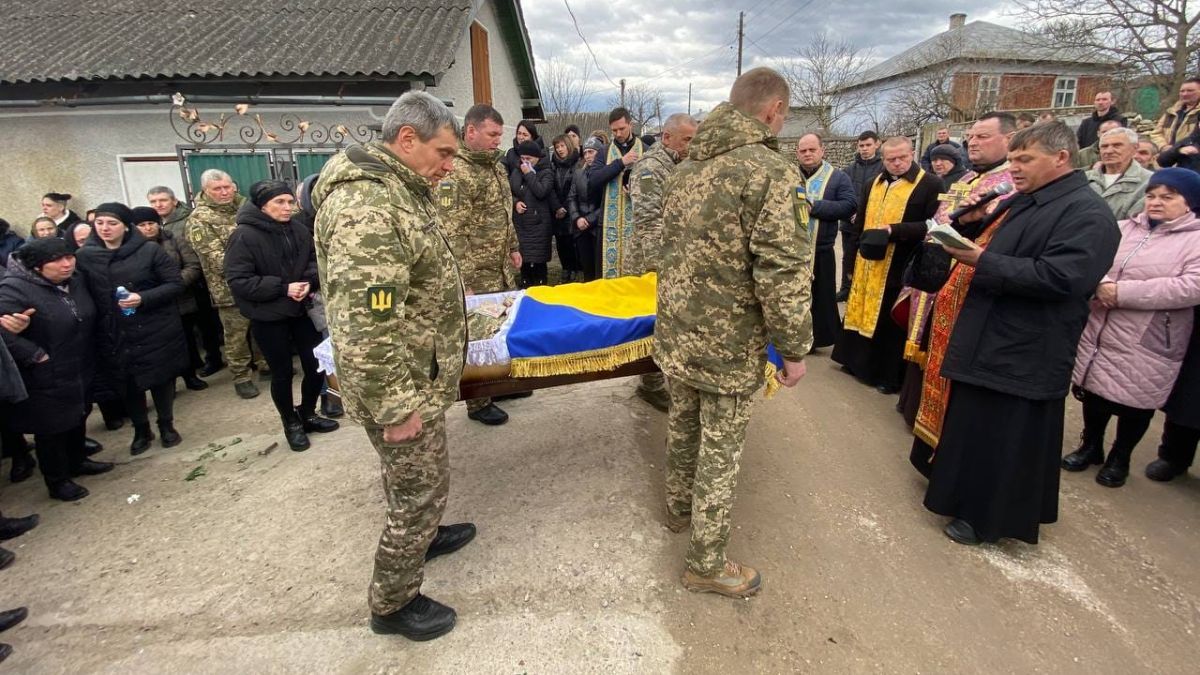 На Городенківщині у вічний спочинок провели Героя Юрія Соповського 3