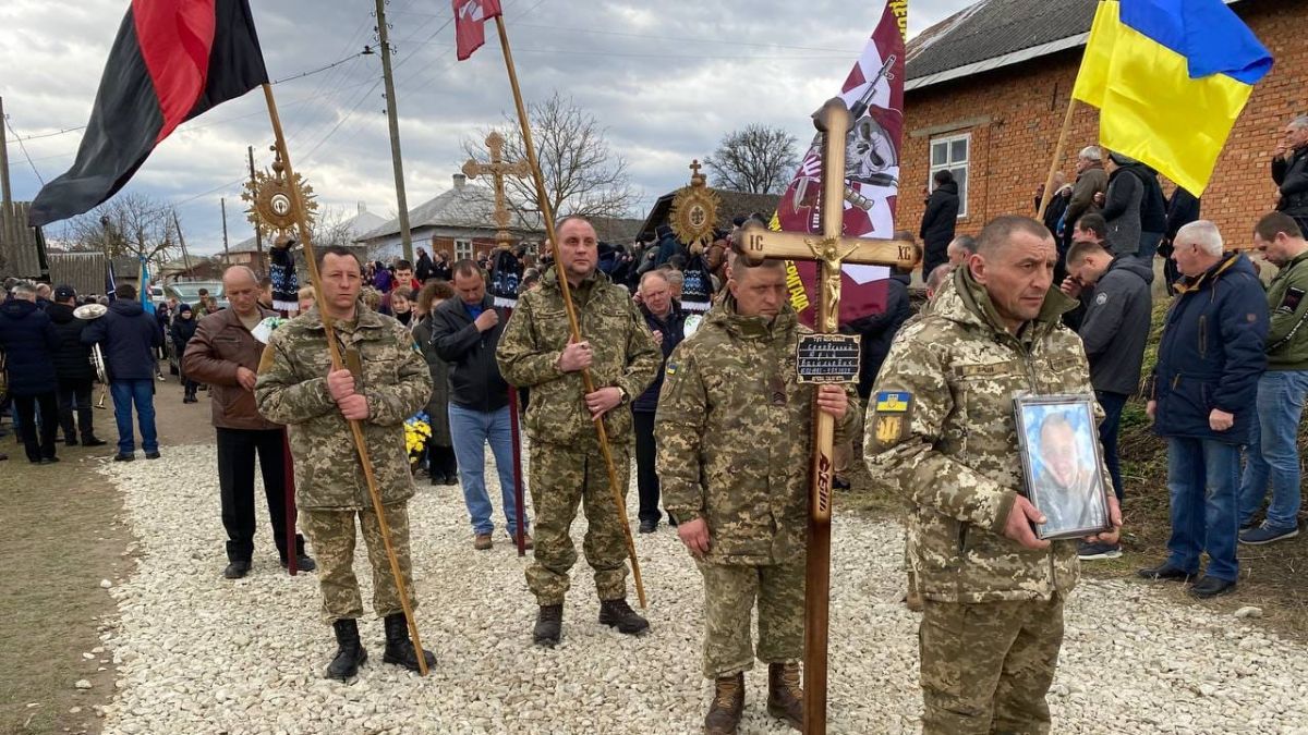 На Городенківщині у вічний спочинок провели Героя Юрія Соповського