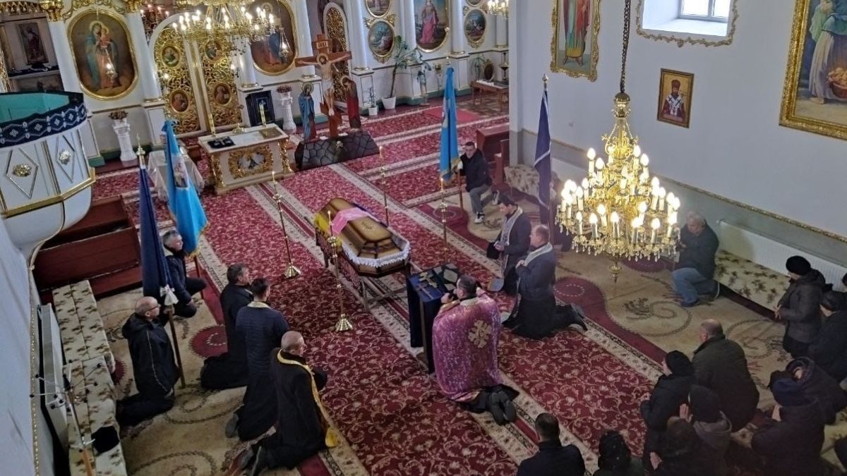 На Городенківщині у вічний спочинок провели Героя Юрія Соповського 5