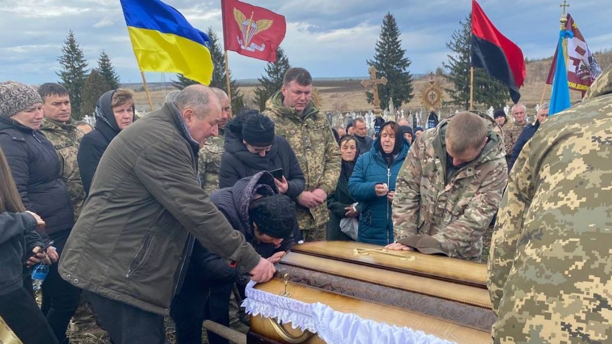 На Городенківщині у вічний спочинок провели Героя Юрія Соповського 6