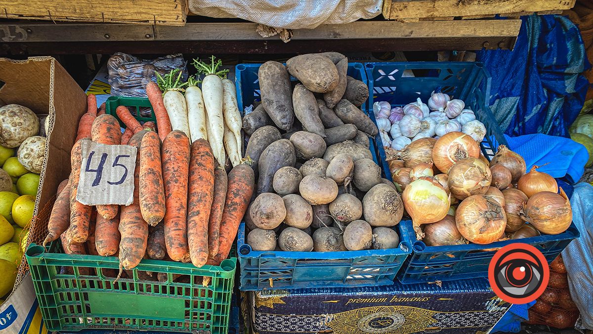 Скільки коштують фрукти та овочі на базарі й супермаркетах Коломиї? 18