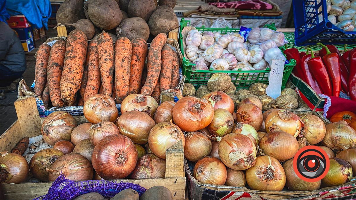 Скільки коштують фрукти та овочі на базарі й супермаркетах Коломиї? 19