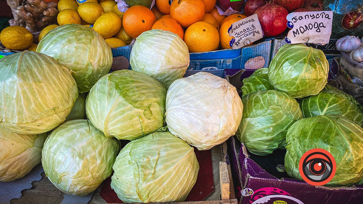 Скільки коштують фрукти та овочі на базарі й супермаркетах Коломиї? 20