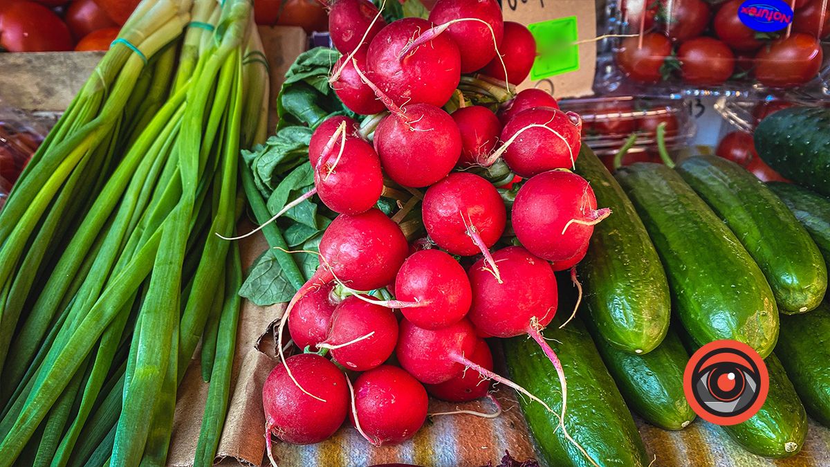 Скільки коштують фрукти та овочі на базарі й супермаркетах Коломиї? 21