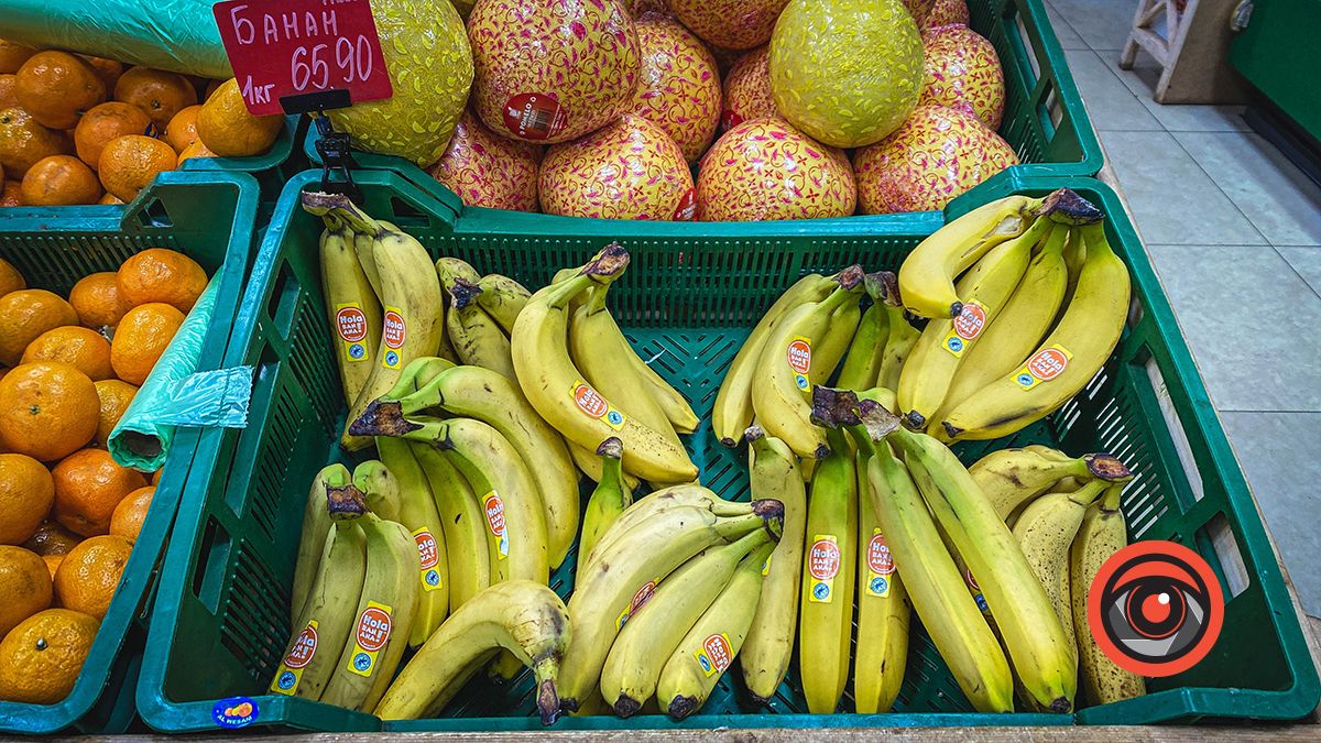 Скільки коштують фрукти та овочі на базарі й супермаркетах Коломиї? 10