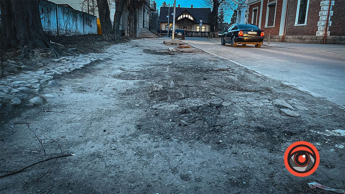 Катастрофа: що з тротуарами на вул. Шухевича в Коломиї 2