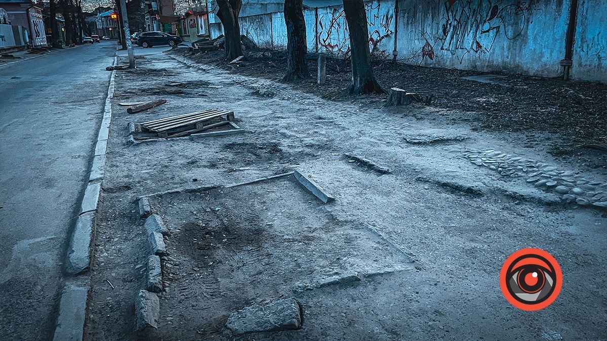 Катастрофа: що з тротуарами на вул. Шухевича в Коломиї