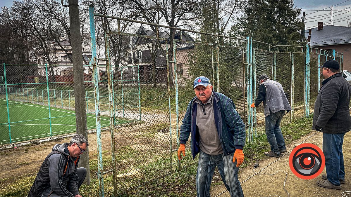 Огорожу кортів Коломиї демонтували 5