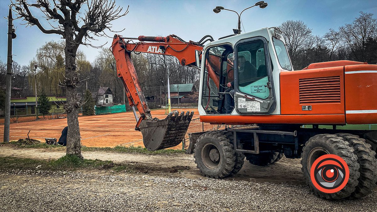 Огорожу кортів Коломиї демонтували 2