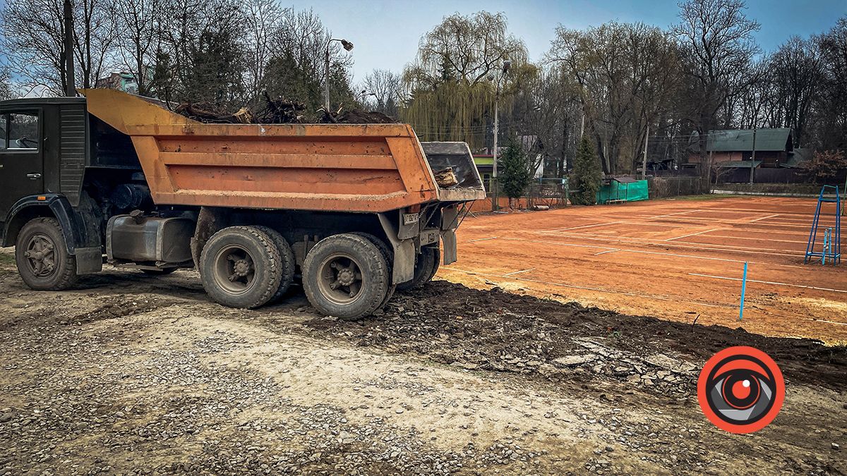 Огорожу кортів Коломиї демонтували 1