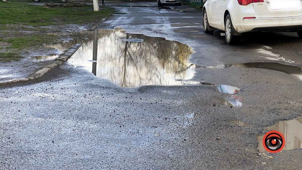 На вулиці Костомарова у Коломиї без "гумаків" у дощ не пройти 5