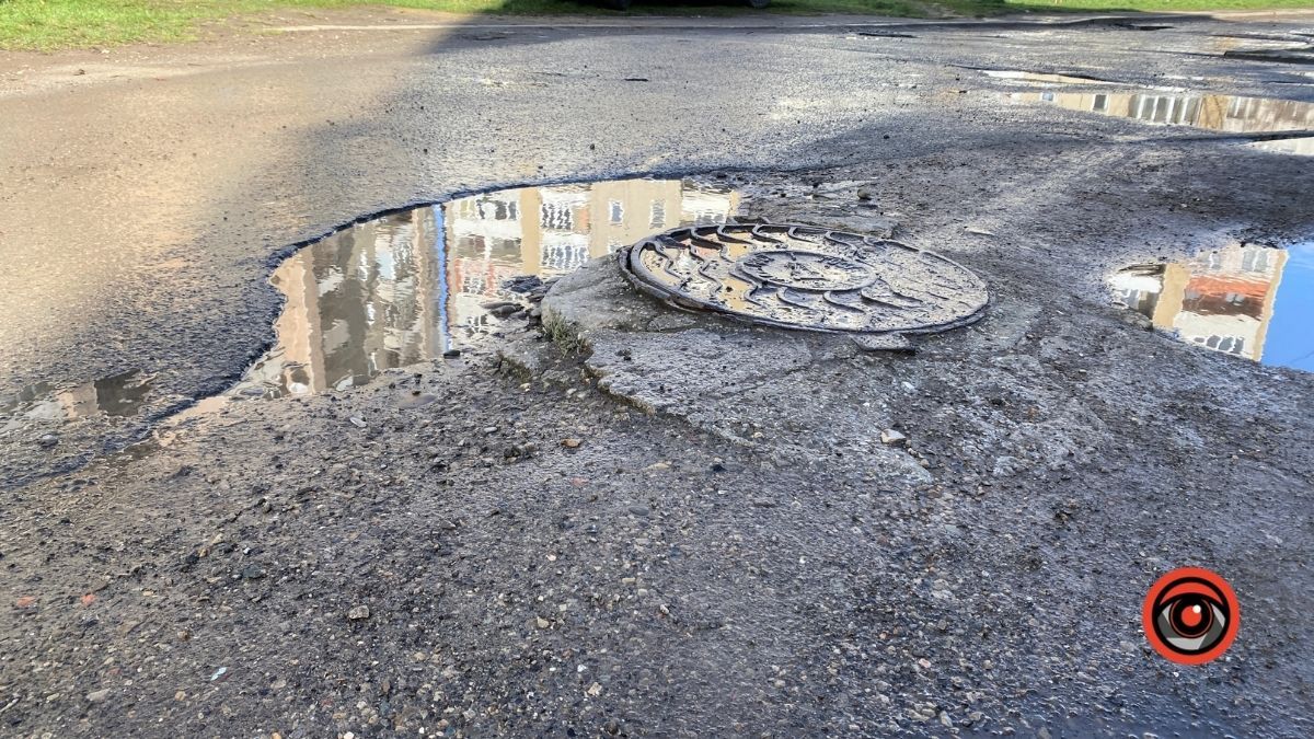 На вулиці Костомарова у Коломиї без "гумаків" у дощ не пройти 3