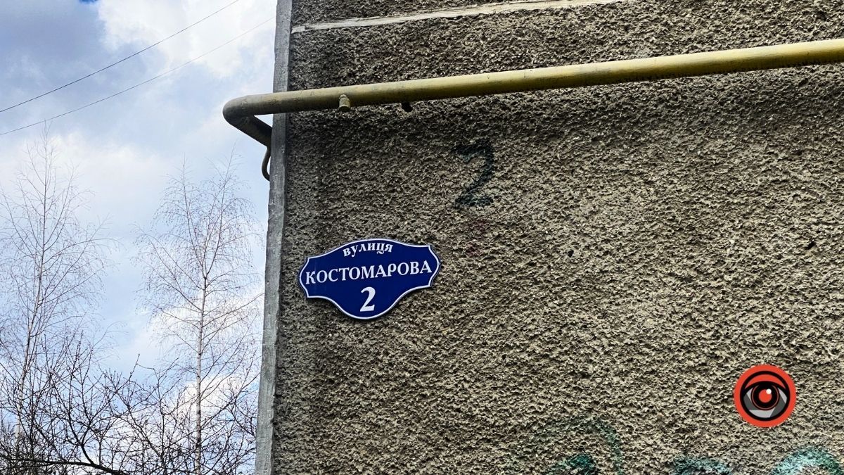 На вулиці Костомарова у Коломиї без "гумаків" у дощ не пройти 20